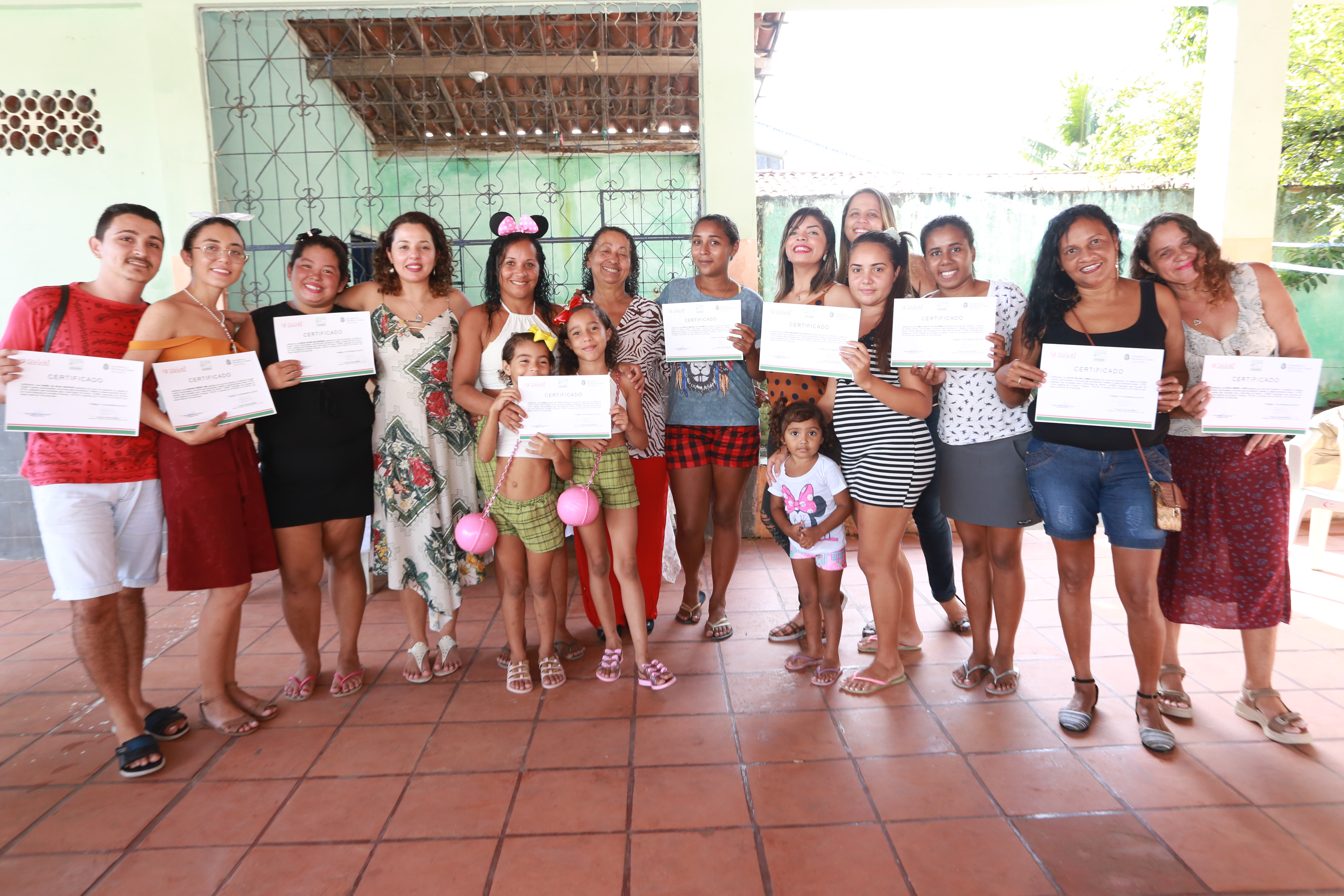 Pacto por um Ceará Pacífico: Projeto Criando Oportunidades certifica moradores do Bom Jardim no curso de corte e costura