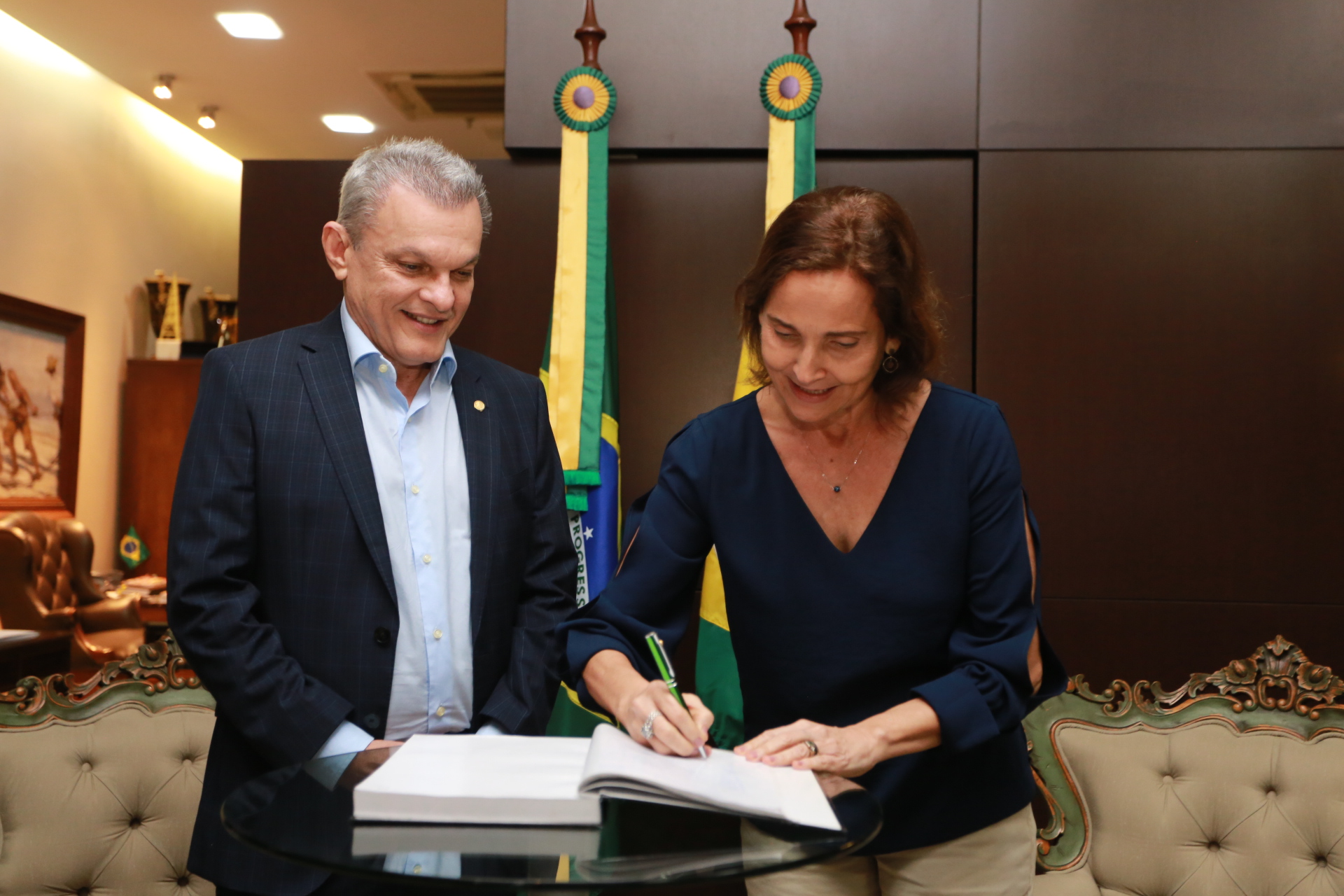 Izolda Cela transmite Governo do Ceará para José Sarto