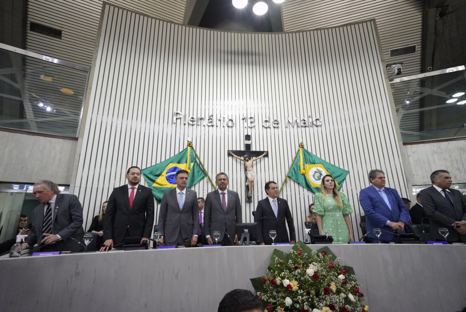 Governador Elmano de Freitas faz balanço e destaca prioridades da gestão na Assembleia Legislativa