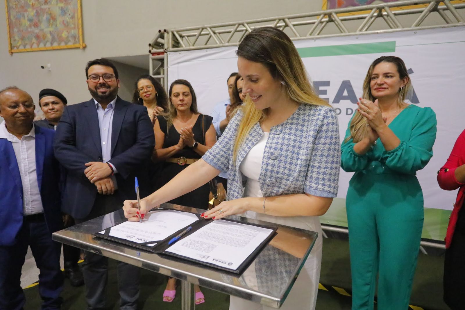 Ceará é o primeiro estado a cumprir lei que destina vagas de trabalho a mulheres vítimas de violência
